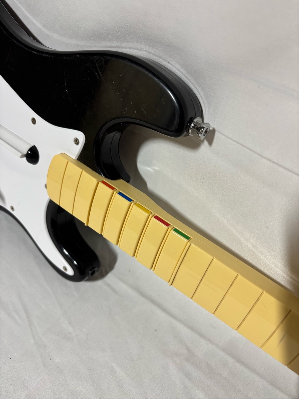 Xbox 360 Fender Black and White Guitar Controller with Beatles Game - Picture 6 of 9